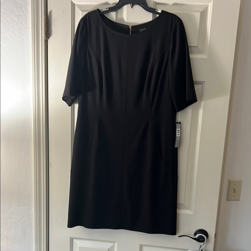 Tahari Arthur S. Levine Black Dress Gold Zipper Pockets Size 16
